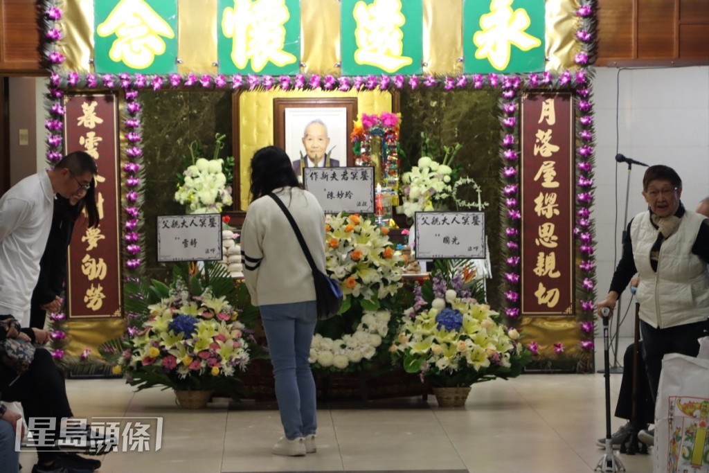 前TVB藝人曹濟今日於世界殯儀館設靈。