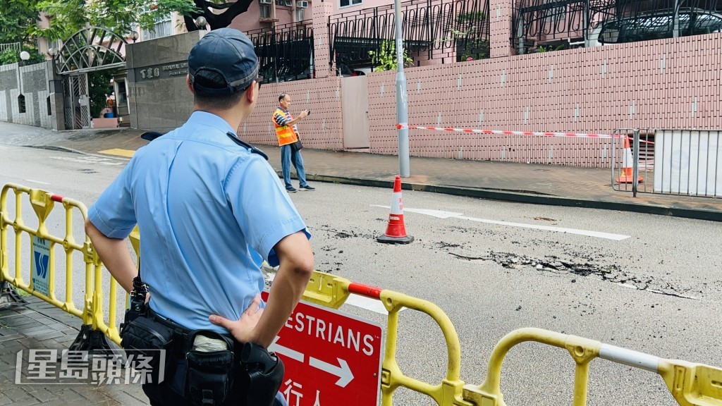 九龍塘廣播道7月因地下水管爆裂引致路陷。資料圖片