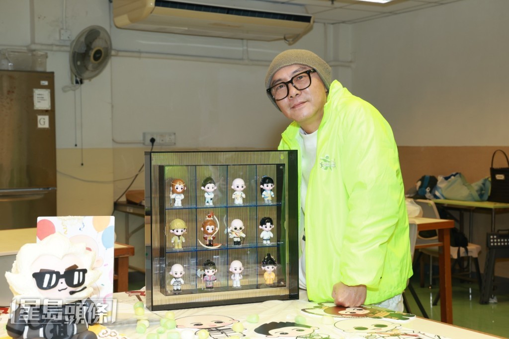 粉絲特別訂製盲盒，是偶像曾演過12個角色造型公仔，送給他作為生日禮物。