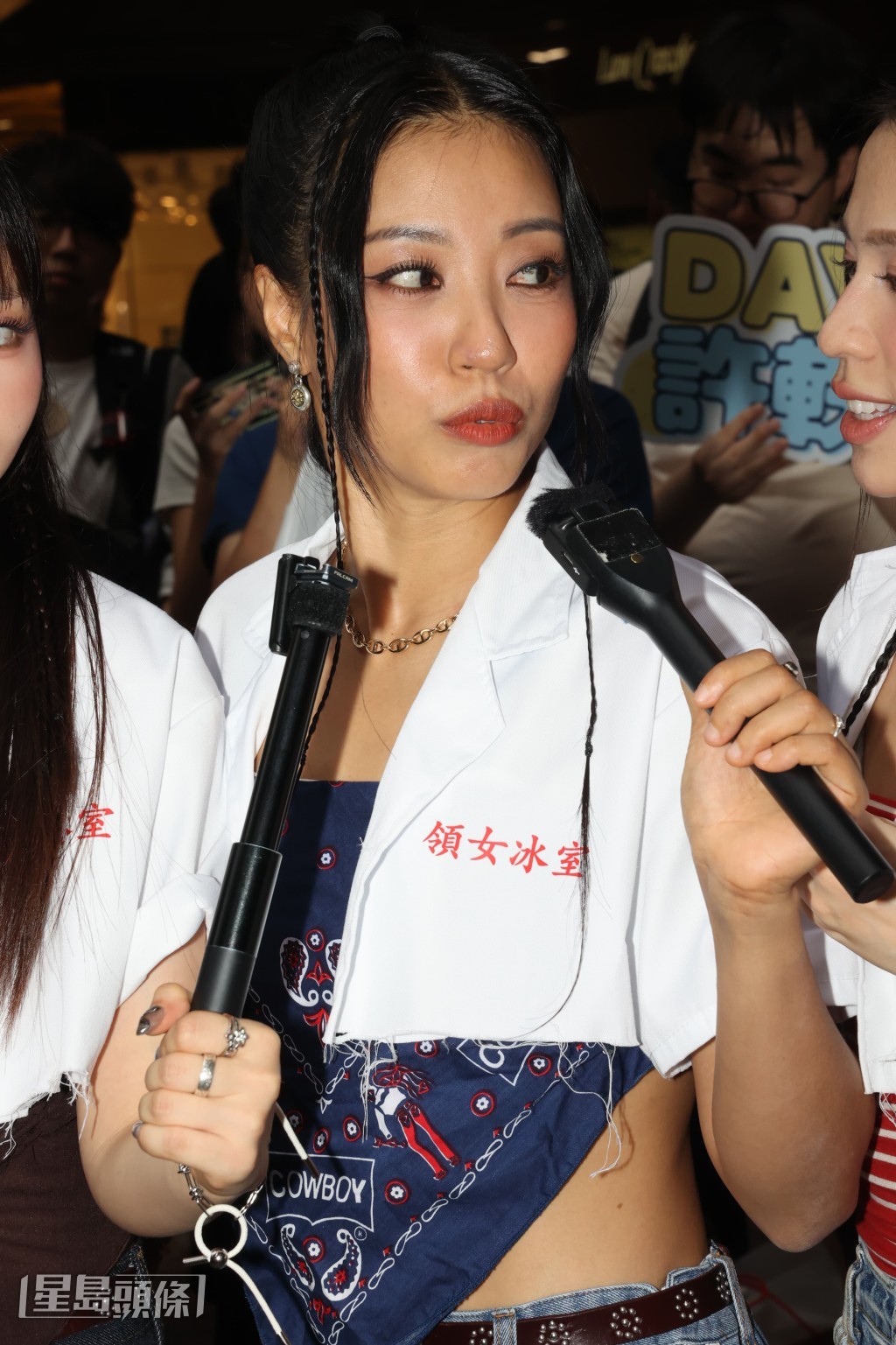 芯駖表示出道以來首次在街上快閃跳舞演出。