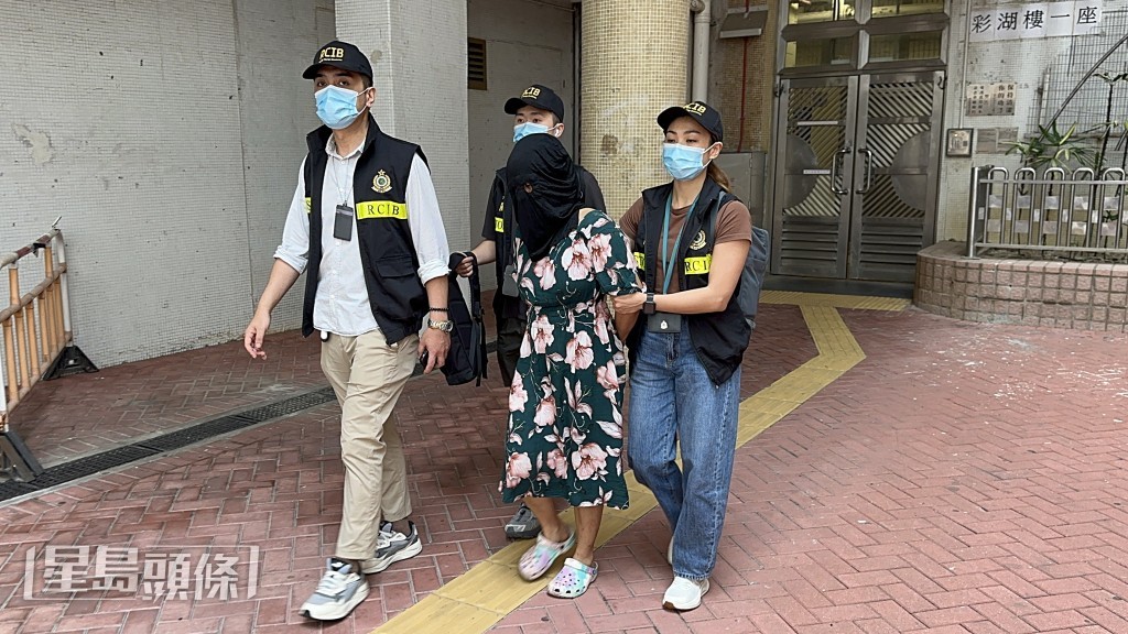 涉案印傭被帶走。梁國峰攝 涉案印傭被帶走。梁國峰攝