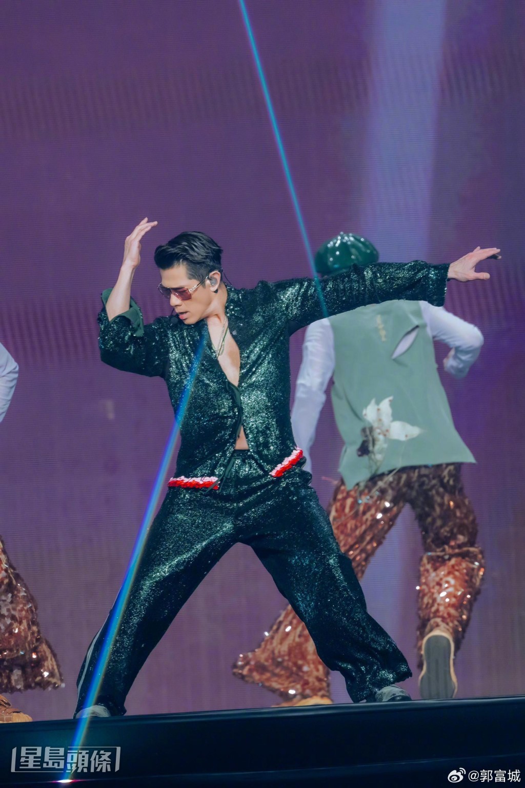 他笑指自己中文沒進步，但幾位女兒日後會教他。