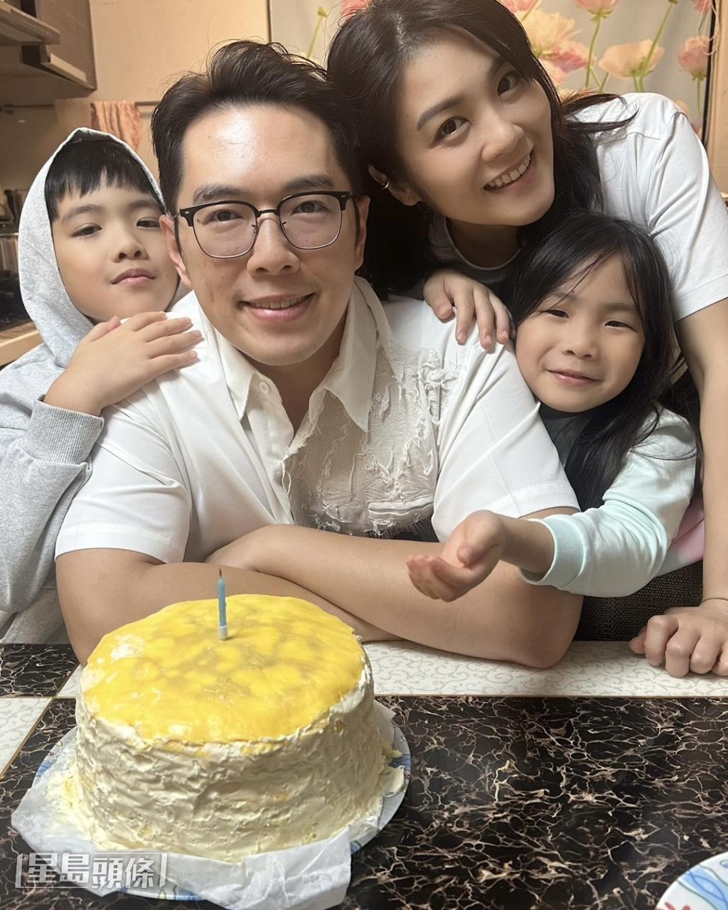 何基祐與太太育有一子一女。 何基祐與太太育有一子一女。