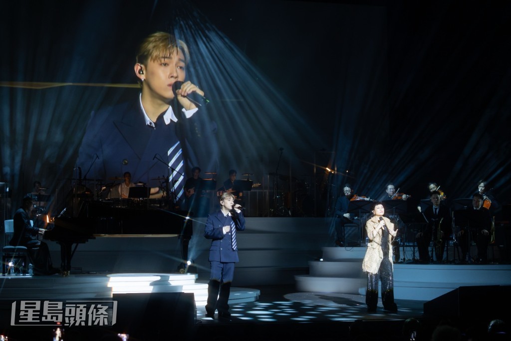 最後陳潔靈精心挑選了張天賦的作品《September with You》同台合唱。 最後陳潔靈精心挑選了張天賦的作品《September with You》同台合唱。
