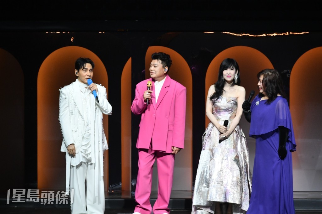 黃凱芹事前預告會邀請電台的同門師弟妹周慧敏、阮兆祥和余劍明，首度公開演繹由他親自作曲及填詞的全新歌曲《數十年後》。