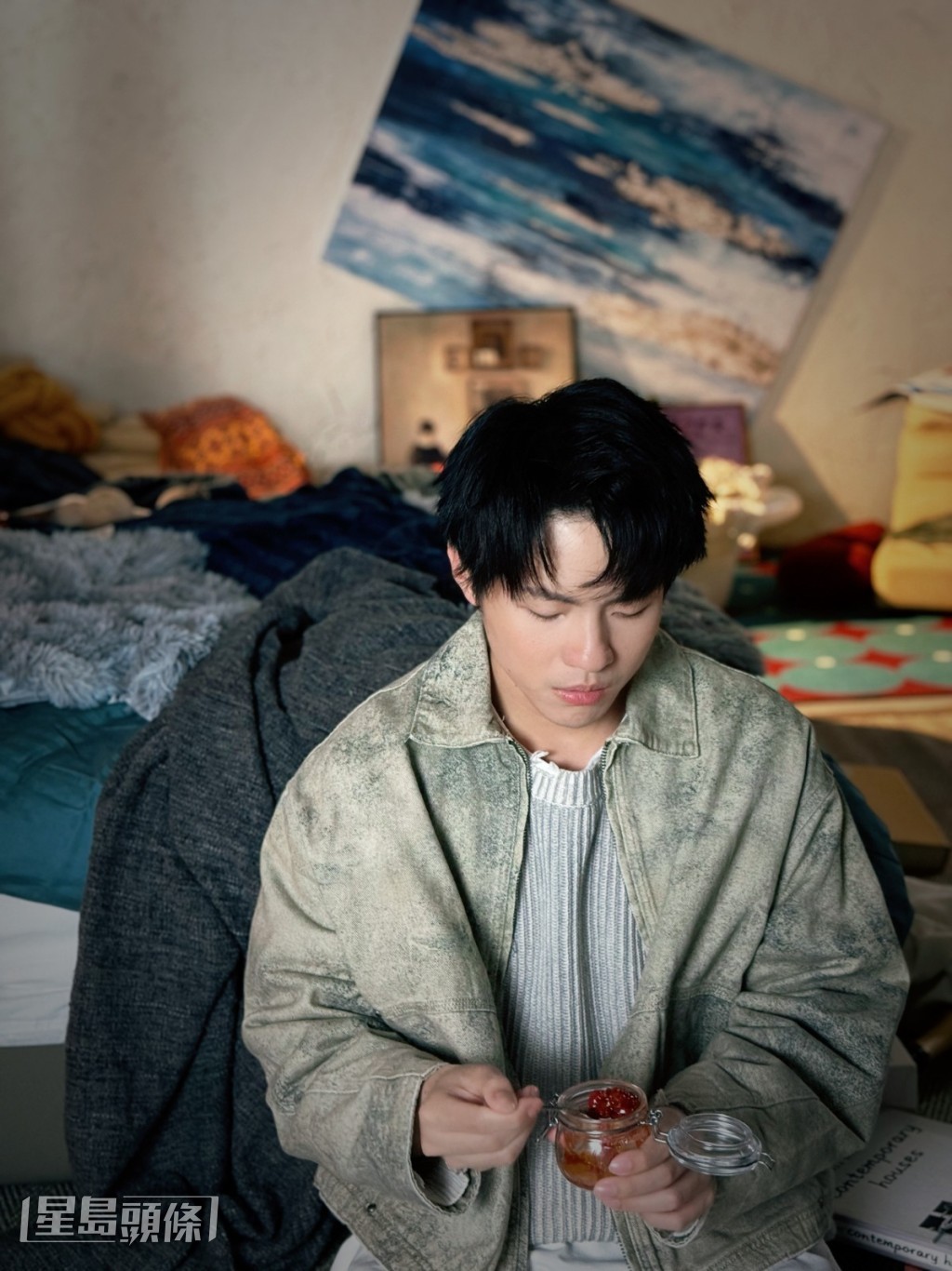 要邊吃辣椒醬邊落淚。