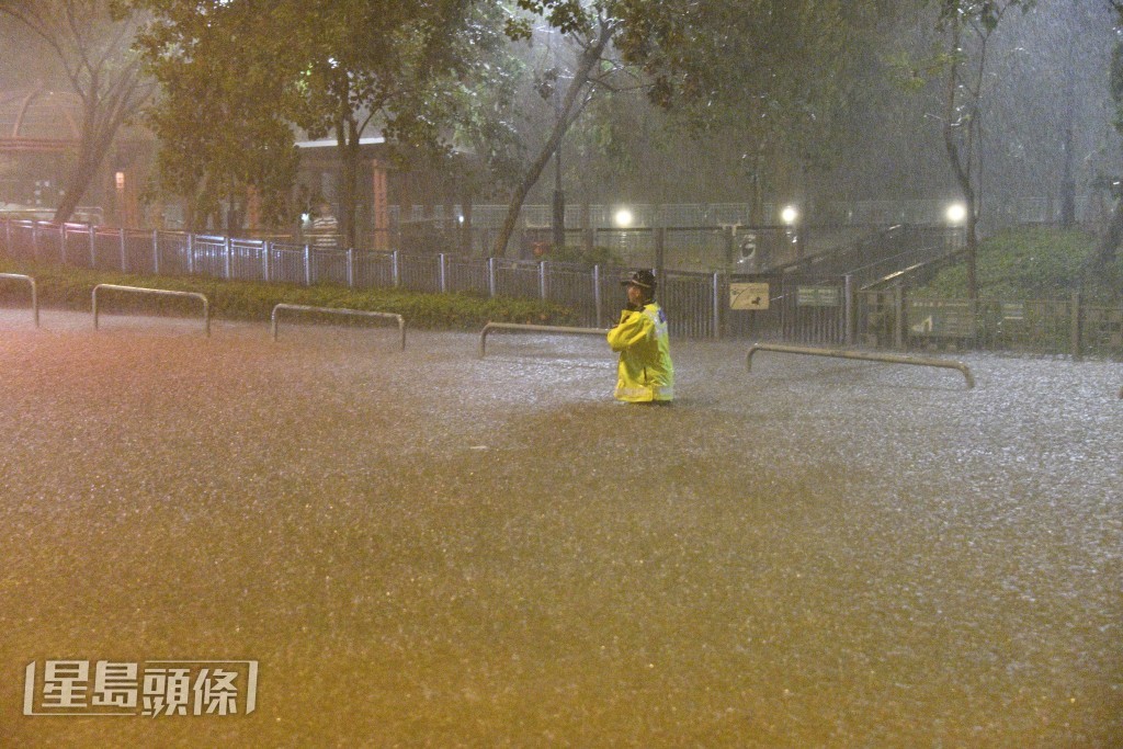 大埔水深及腰。伍明輝攝 大埔水深及腰。伍明輝攝