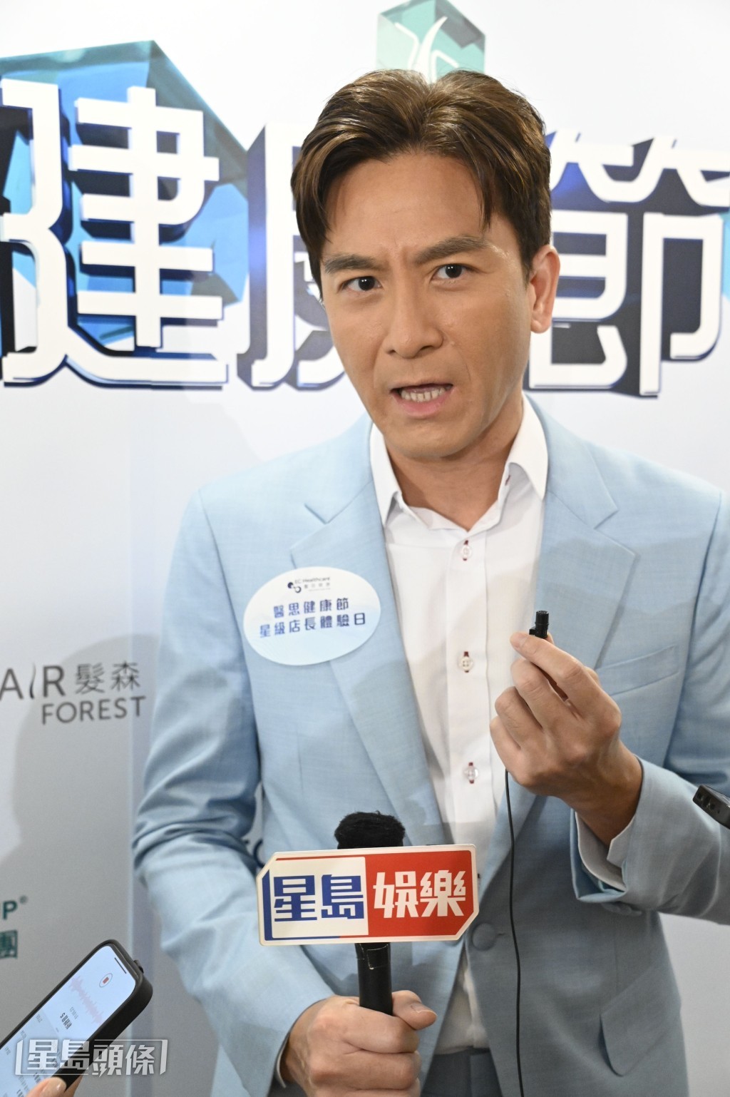 馬國明說與鍾鎮濤合作沒壓力,以前曾在一些場合些見過他,覺得他很友善。 馬國明說與鍾鎮濤合作沒壓力,以前曾在一些場合些見過他,覺得他很友善。