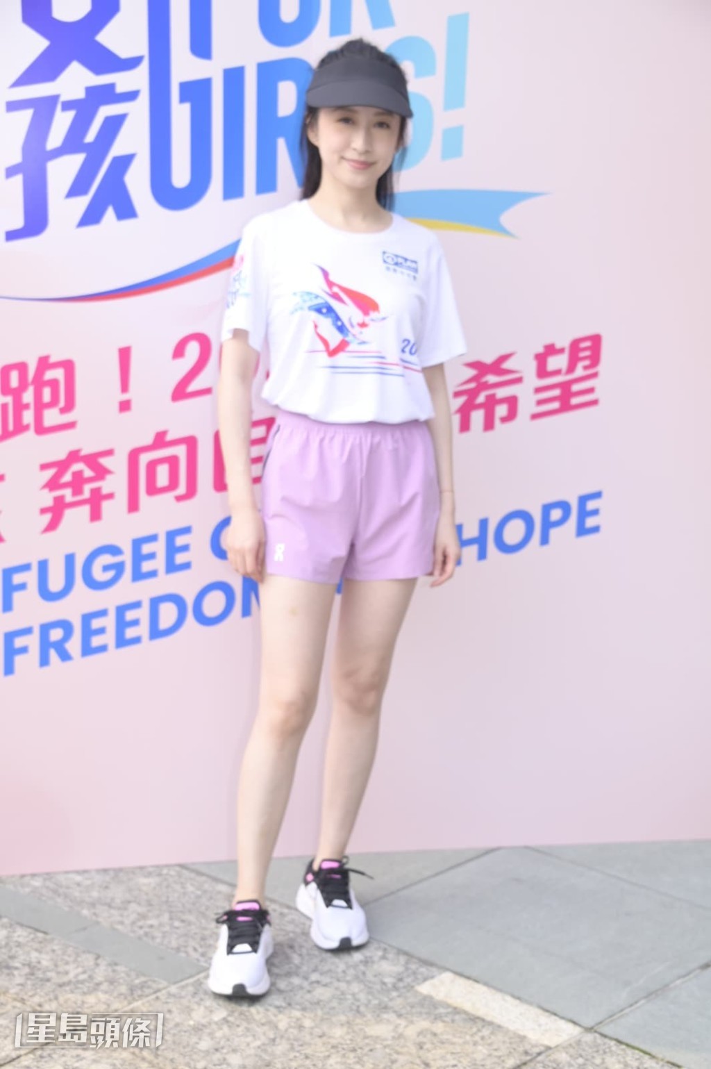龔嘉欣指自己一直有做助養者,加埋契仔、契女的人數有一隊足球隊。 龔嘉欣指自己一直有做助養者,加埋契仔、契女的人數有一隊足球隊。
