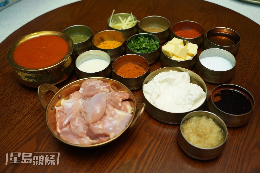 印度牛油雞以多種香料調味。 印度牛油雞以多種香料調味。