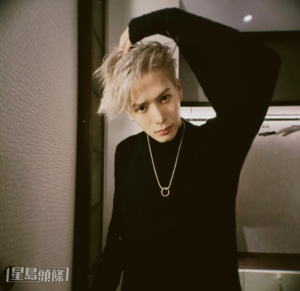 Jackson周六晚上會舉行一個私人派對,派對僅邀請圈中人出席。 Jackson周六晚上會舉行一個私人派對,派對僅邀請圈中人出席。