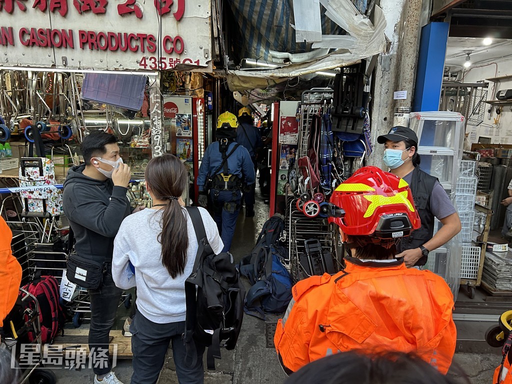 警方在旺角緝毒期間遇上反抗。曾志恆攝