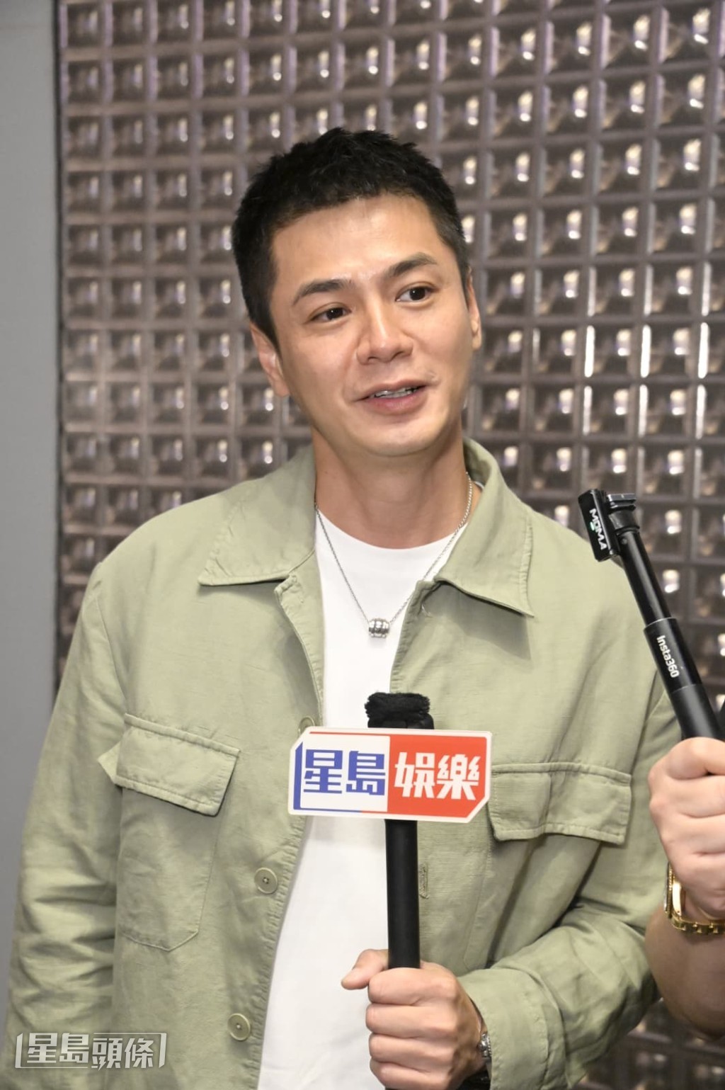 羅子溢讚太太新髮型夠瀟灑，笑言想再追她一次。