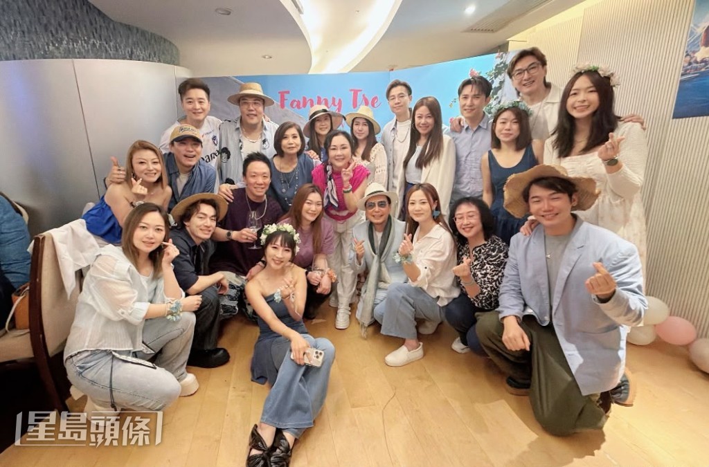 場面星光熠熠，非常熱鬧。