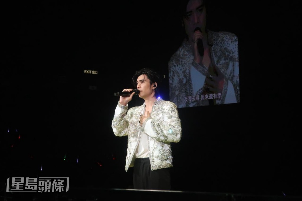 YT初踏紅館舉行演唱會。 YT初踏紅館舉行演唱會。