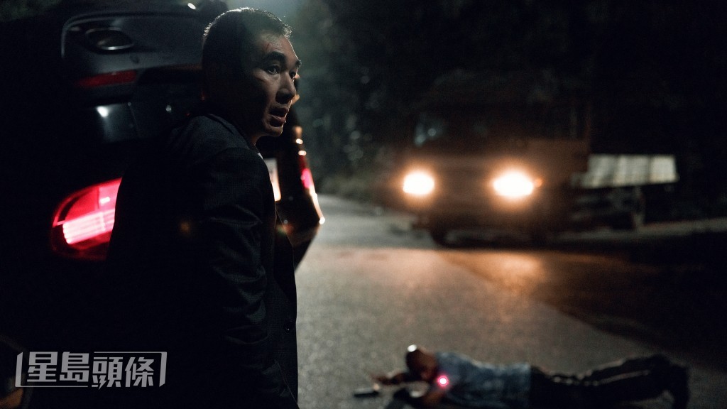 方中信全情投入將那份突如其來的震驚,與華哥的演繹互相輝映。 方中信全情投入將那份突如其來的震驚,與華哥的演繹互相輝映。