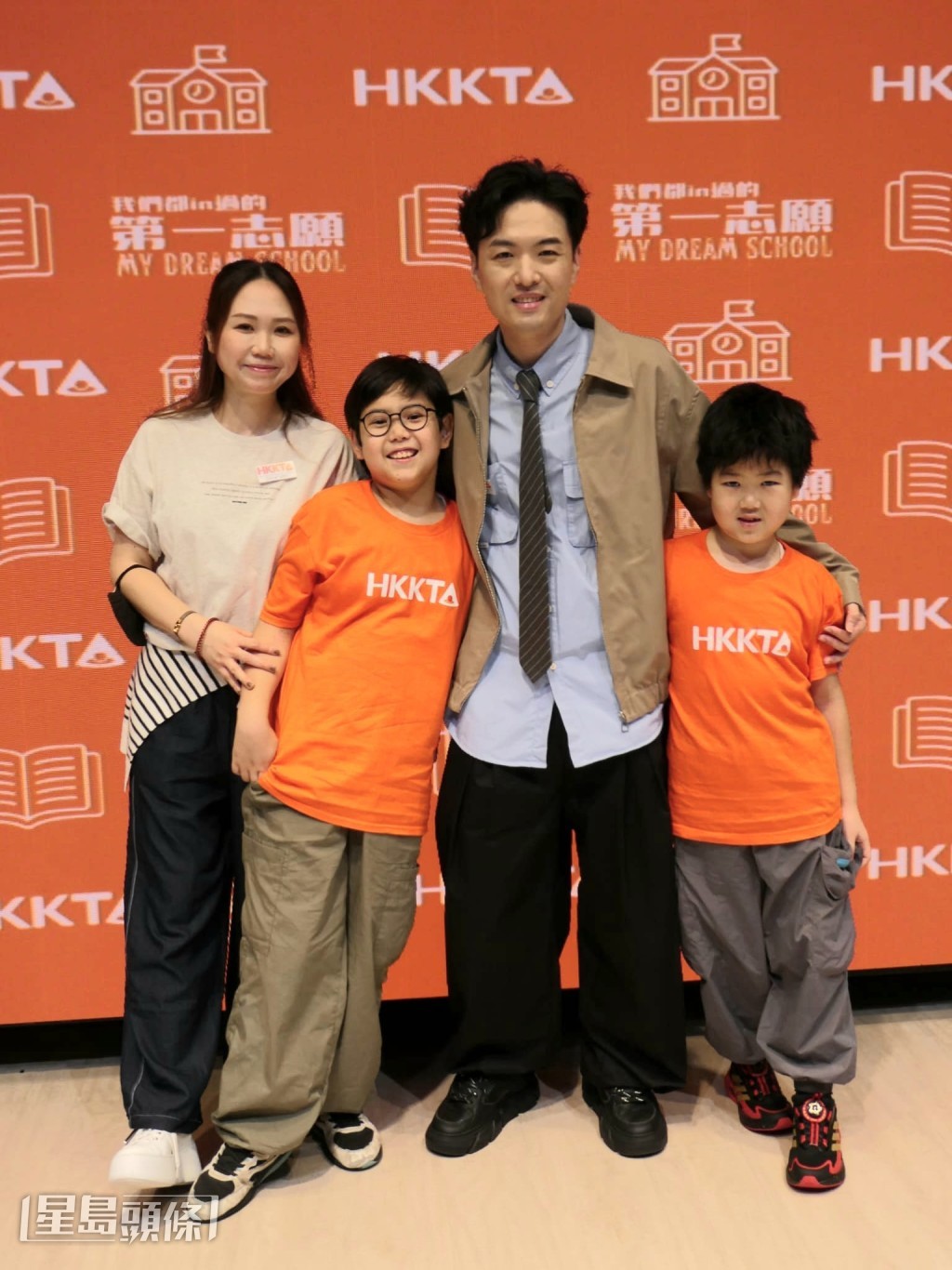 魏嘉信會與10歲大仔晞晞和7歲幼子樂樂同台演出。