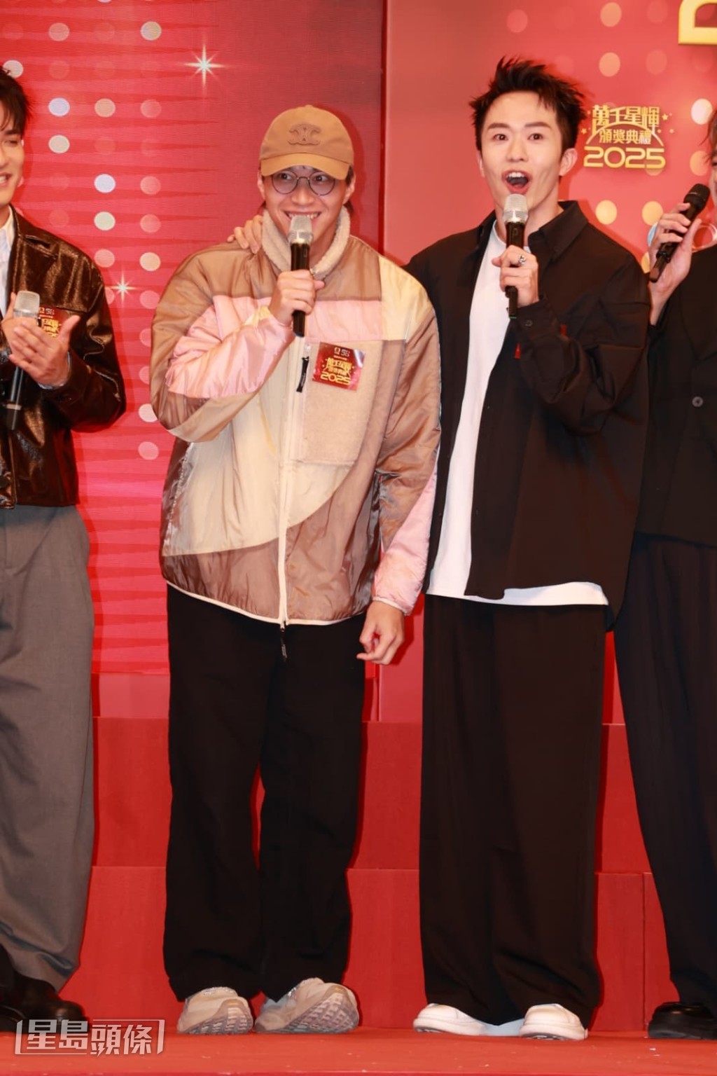 坤哥被一起爭「飛躍」的鄭衍峰指希望他早日離開這個行列，不過就被聽為離開這個「行業」，搞到全場爆笑。