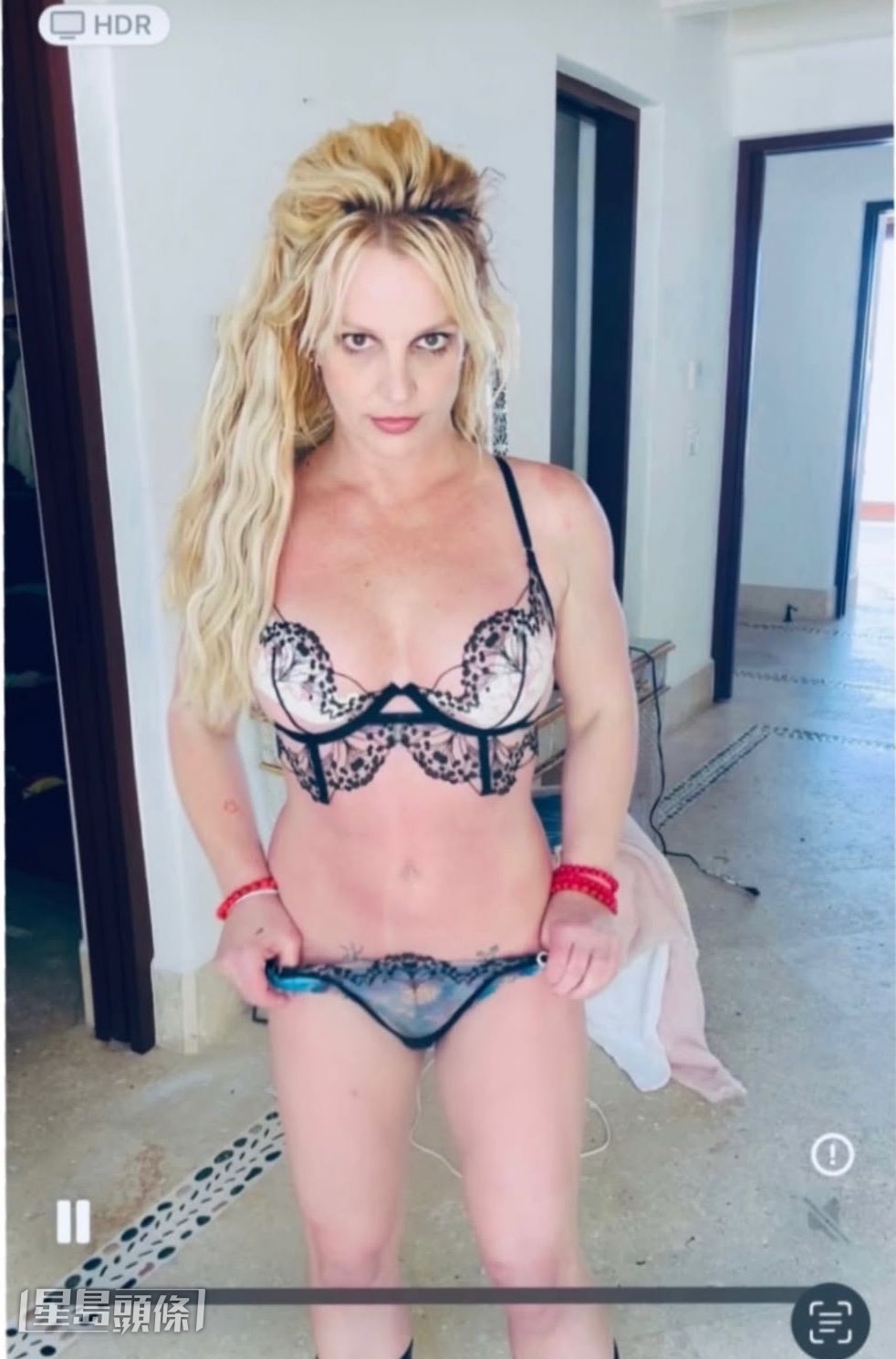 Britney經常上載性感跳舞片,精神狀態令人擔憂。 Britney經常上載性感跳舞片,精神狀態令人擔憂。
