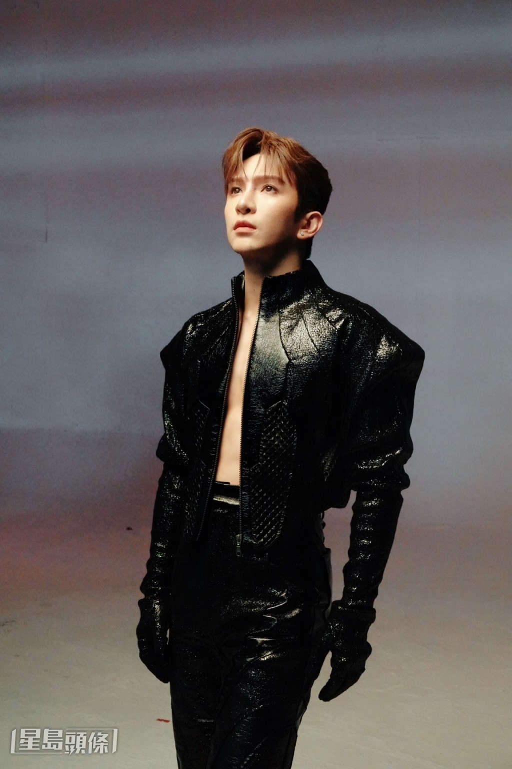 Shirtless赤裸上身非Lo的服裝風格，這個若隱若現Look最啱Feel。