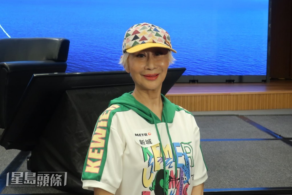 笑言早前到內地和檳城登台時，發現當地粉絲不識「陳曼娜」：「最近《十月初五的月光》重播，啲人識萬朱沙華多過陳曼娜。」
