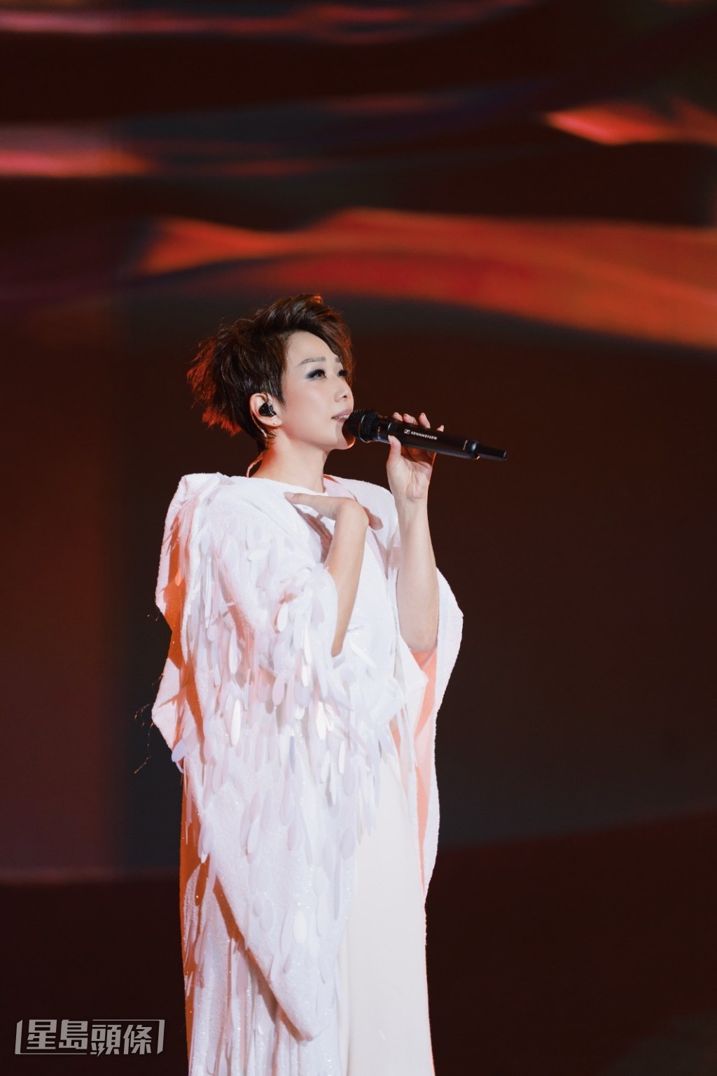 Sandy說:「希望呢啲歌曲可以一路陪住你哋喺生活裏邊。」 Sandy說:「希望呢啲歌曲可以一路陪住你哋喺生活裏邊。」