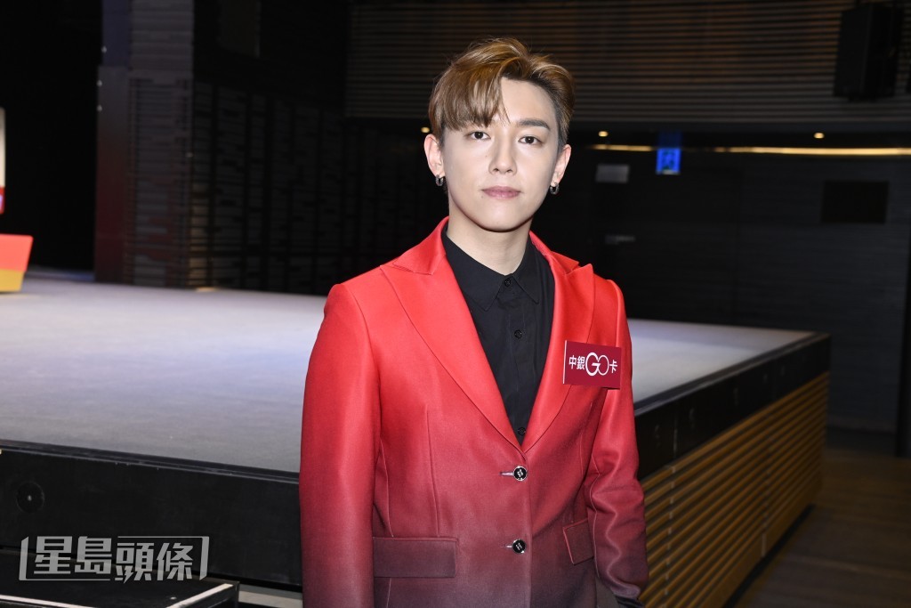 MC曾表示賺夠一億元便退休，但他今天反口指要賺夠五億元才退休。