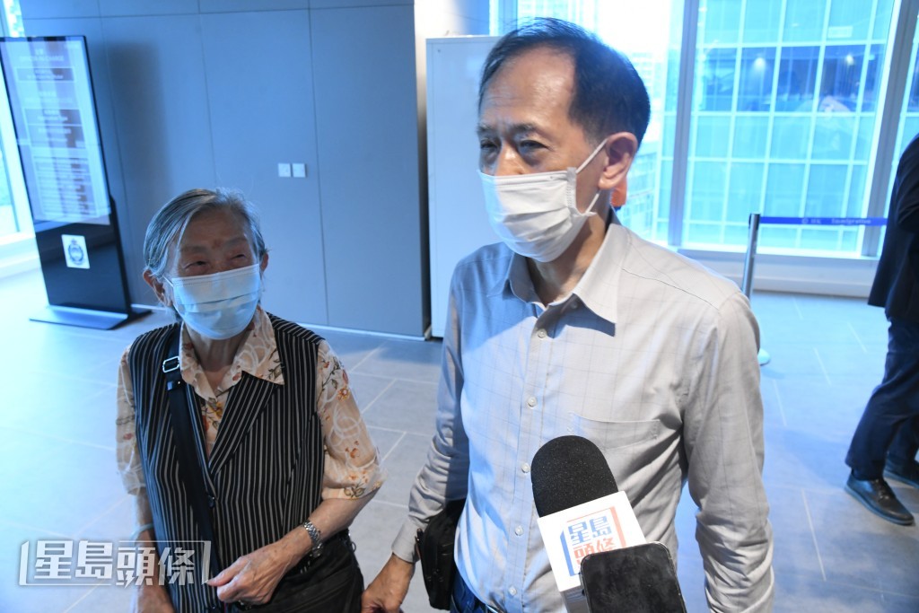 韓先生形容新總部「舒服,服務一流」。何健勇攝 韓先生形容新總部「舒服,服務一流」。何健勇攝