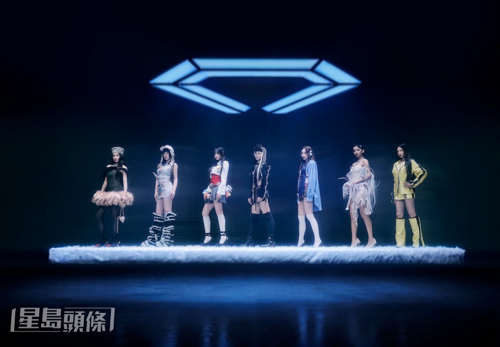 《PERSONA》中包含7首歌、7種曲風,以及她們7人的不同特色。 《PERSONA》中包含7首歌、7種曲風,以及她們7人的不同特色。
