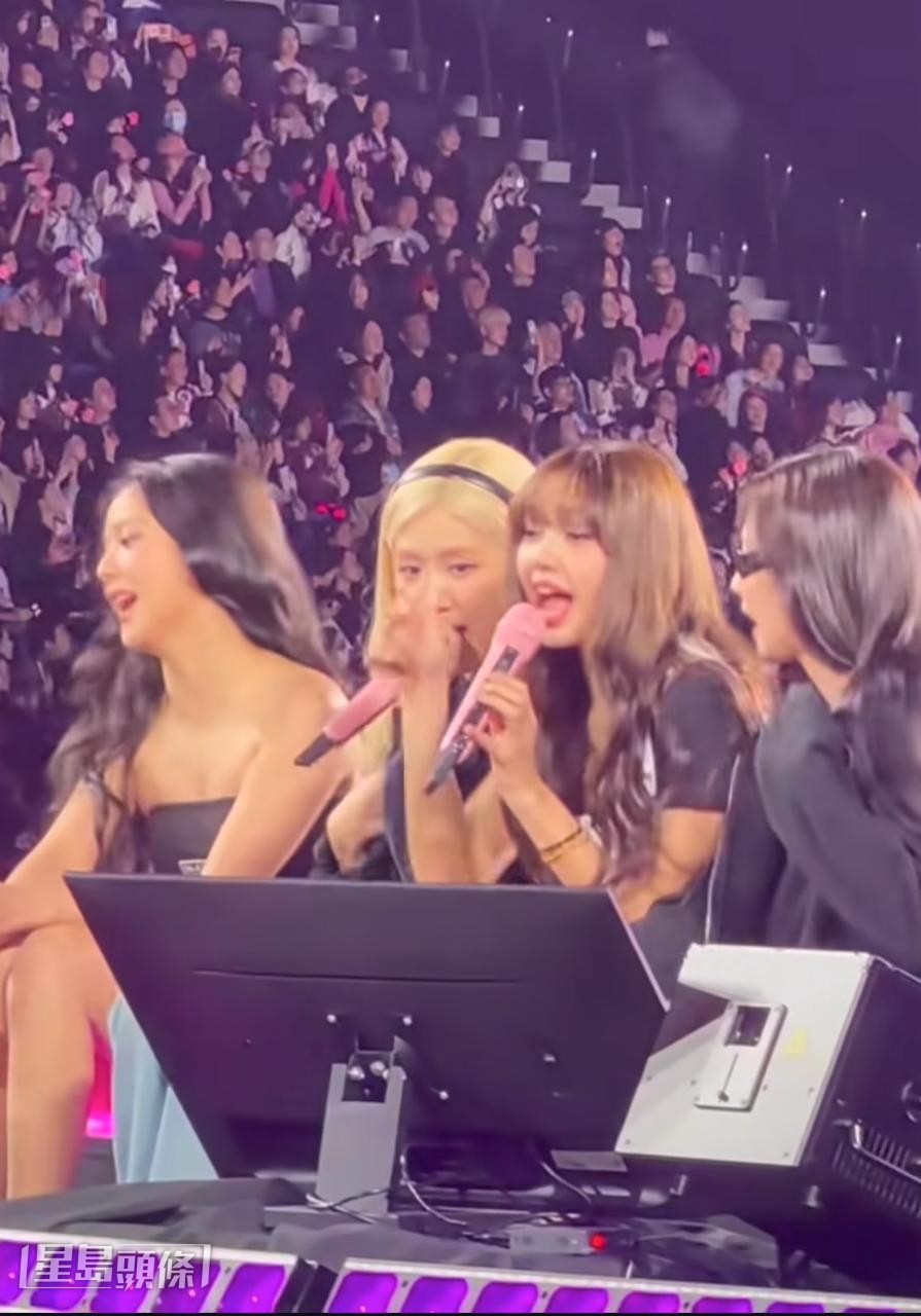 （左起）Jisoo、Rosé、Lisa及Jennie在Encore時再唱出新歌《JUMP》。