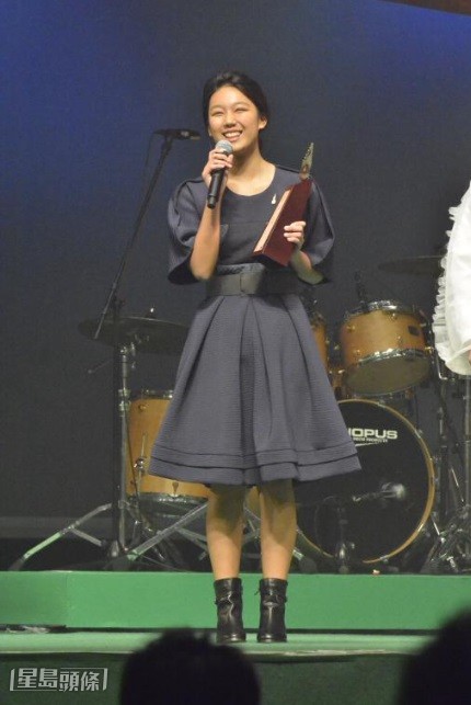10年前，Feanna在《叱咤頒獎禮》奪得生力軍銅獎，展開音樂生涯美麗開端。