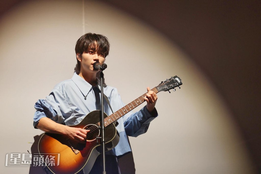 台灣新生代創作男歌手兼師弟呂允以暖場表演嘉賓打頭陣現身。