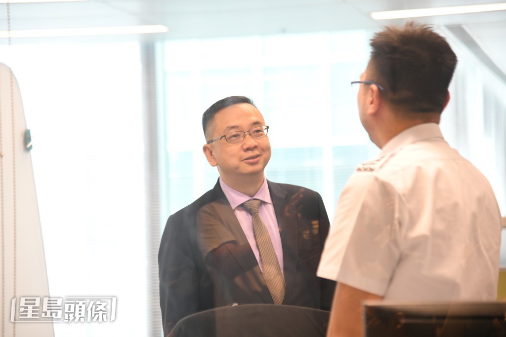 入境事務處處長郭俊峯到新總部現場巡視。何健勇攝 入境事務處處長郭俊峯到新總部現場巡視。何健勇攝