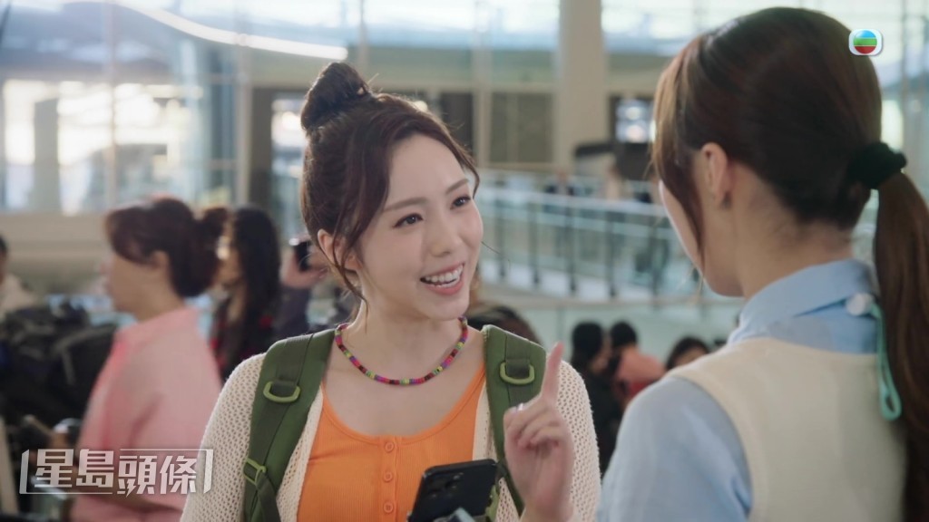 是網紅妙妙（李海銅飾）為了蹭流量熱度，直播期間除大擺「吸Likes 3招」，還發起「機場禁區留宿三日」挑戰。