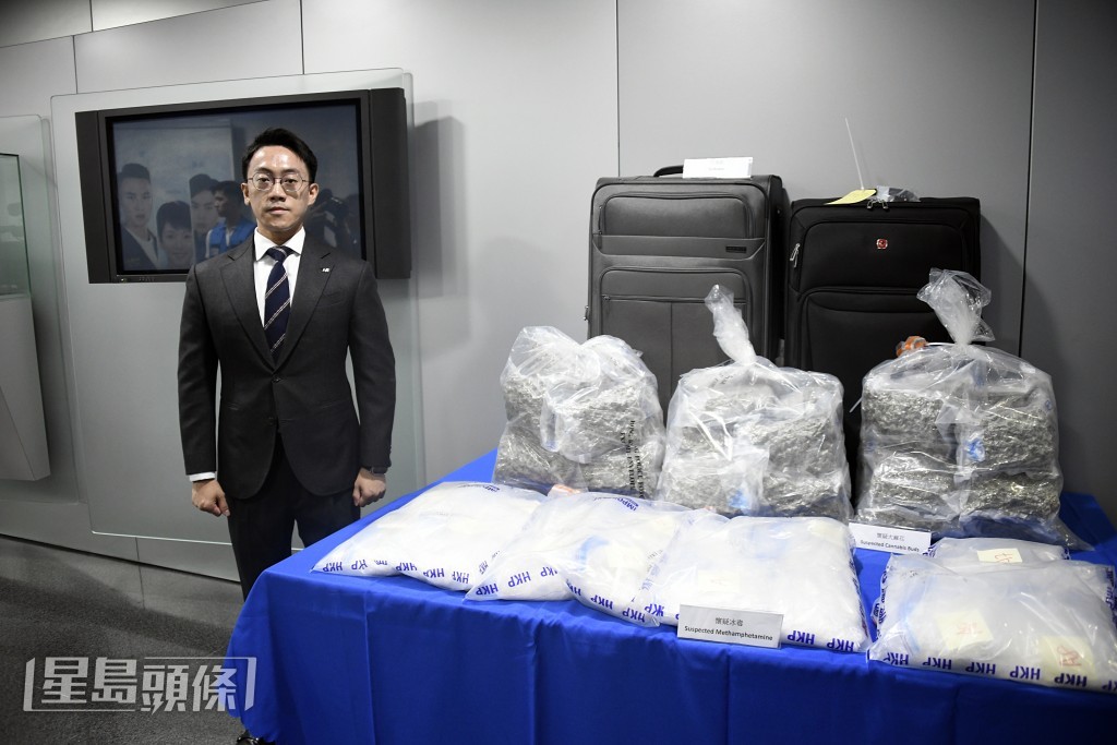警方展示證物。楊偉亨攝 警方展示證物。楊偉亨攝