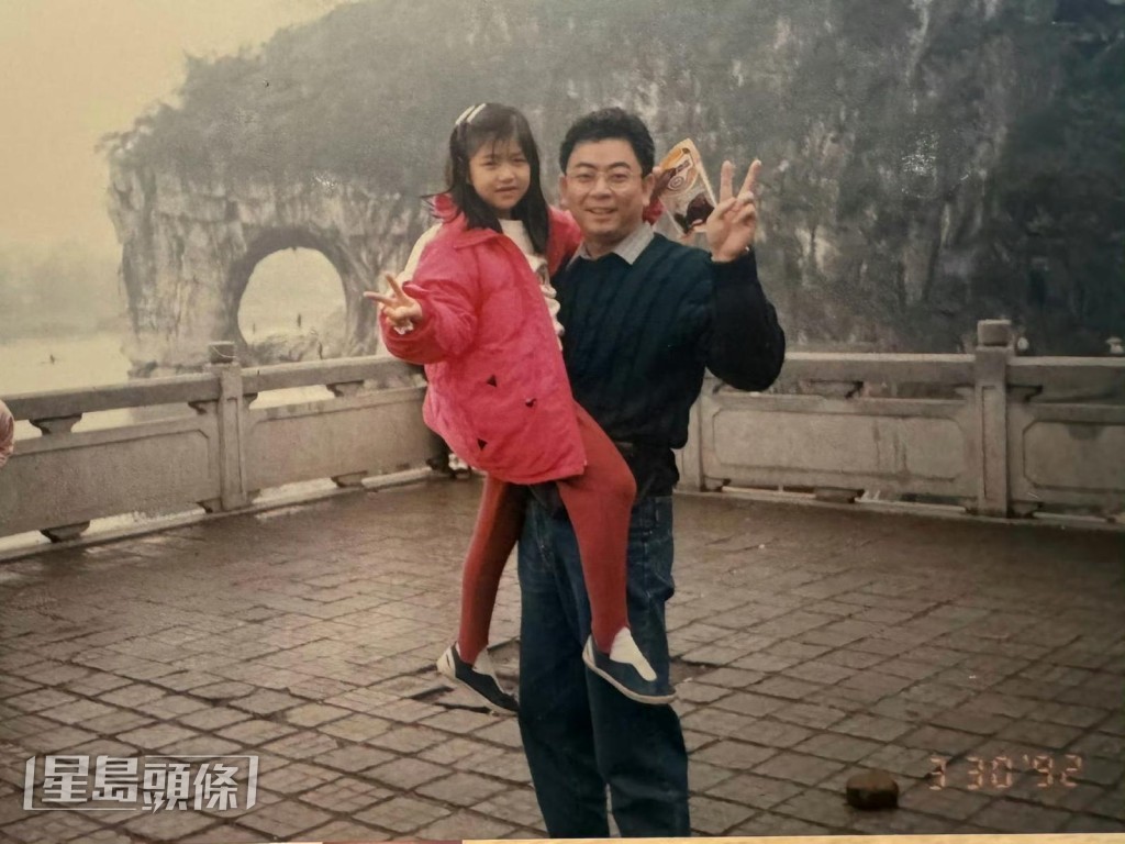 陳妍希經紀人亦證實妍希爸爸離世此消息。 陳妍希經紀人亦證實妍希爸爸離世此消息。