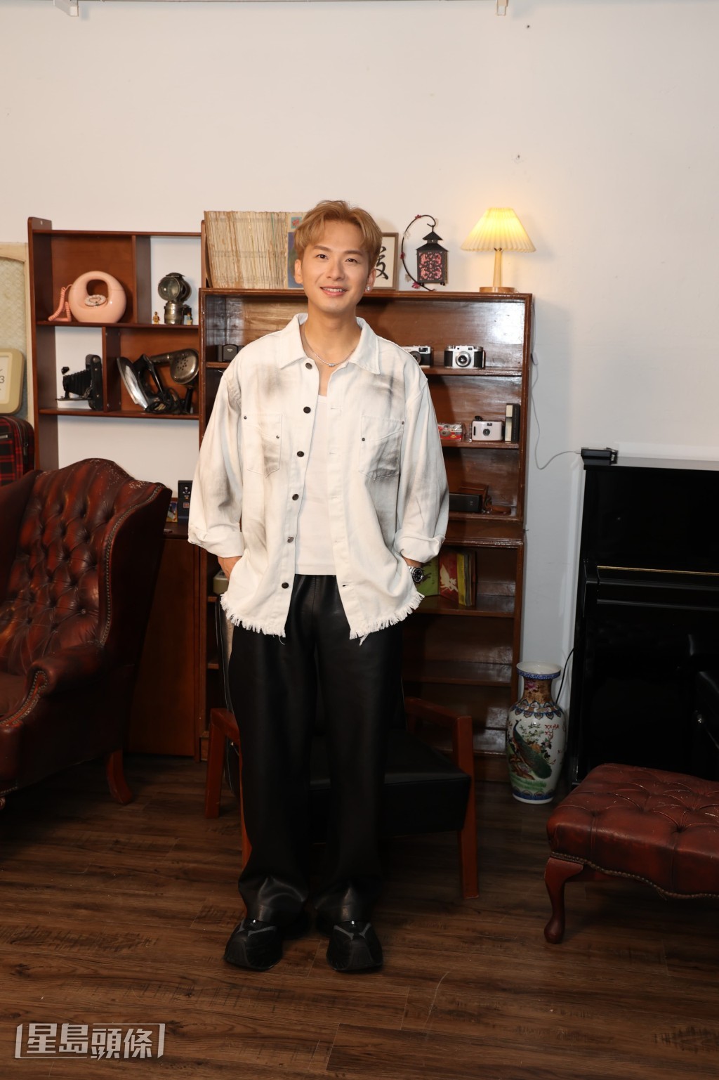 問他可怕師弟師妹來勢洶洶,分薄公司資源?他說:「《中年》有太多學員,唔怕就假。」 問他可怕師弟師妹來勢洶洶,分薄公司資源?他說:「《中年》有太多學員,唔怕就假。」