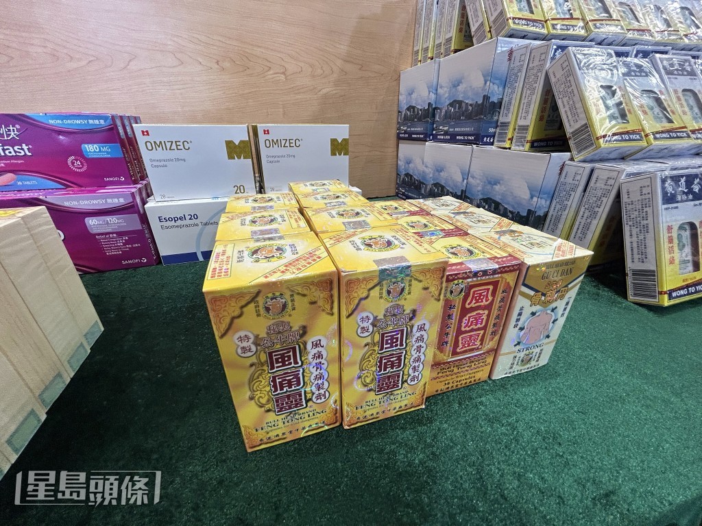 海關展示有關證物。林思明攝