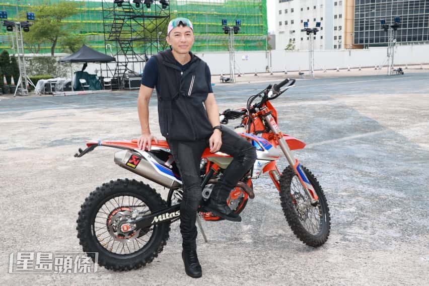 自己也有陪太太張寶兒入產房。 自己也有陪太太張寶兒入產房。