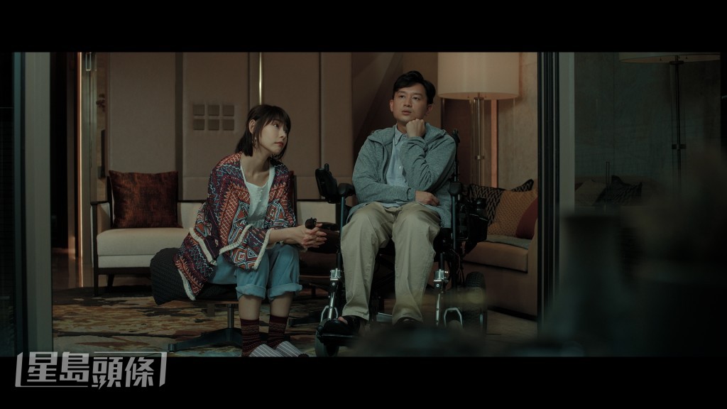 因要演甘迺迪氏症患者，凌文龍需要坐輪椅演戲。 