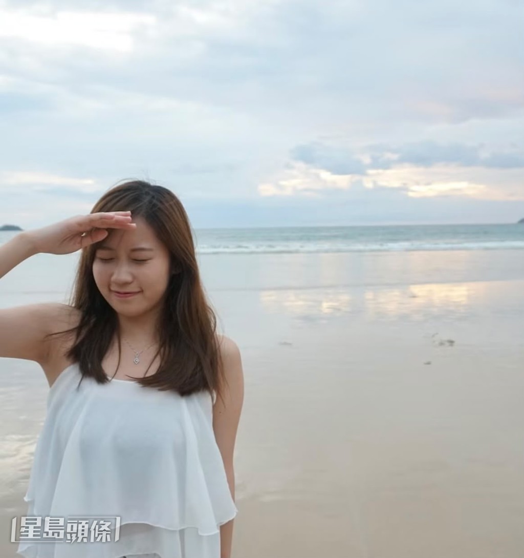 她附上多張昔日赴泰的靚相。 她附上多張昔日赴泰的靚相。