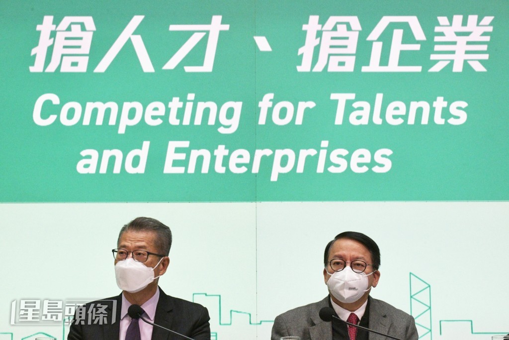 本港去年底宣布一系列「搶人才」措施,「高才通」申請有3.5萬宗已獲批。資料圖片 本港去年底宣布一系列「搶人才」措施,「高才通」申請有3.5萬宗已獲批。資料圖片