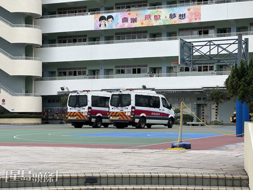 警方在學校調查。梁國峰攝