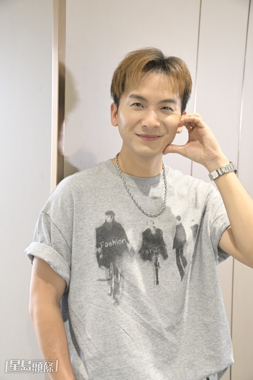 除了推出歌曲外,更開演唱會、出書及參與綜藝節目。 除了推出歌曲外,更開演唱會、出書及參與綜藝節目。