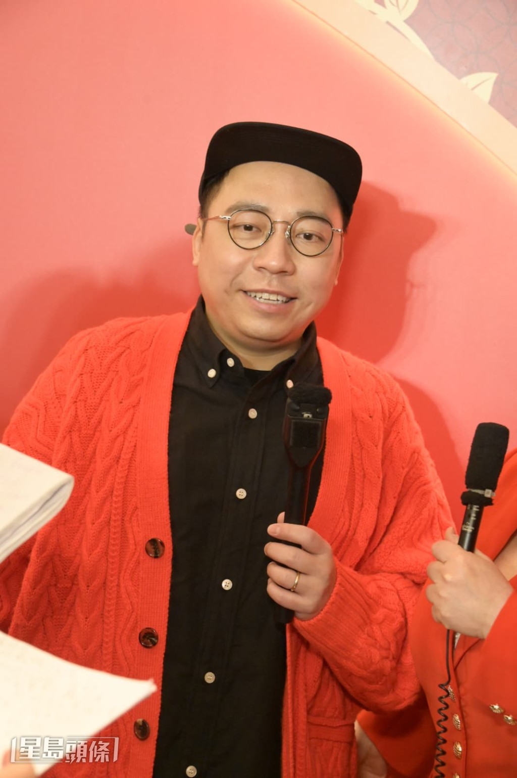 談到蔡卓妍（阿Sa）可有跟農夫的C君拜年，C君表示好難相約。