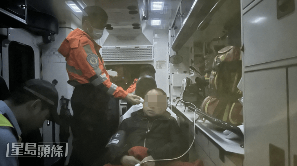 寶馬車男司機受傷送院。蔡楚輝攝 寶馬車男司機受傷送院。蔡楚輝攝