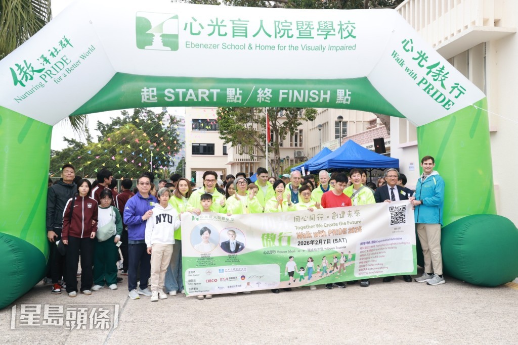 蘇永康與太太馮翠珊（Anita）及兒子蘇展弘（Jazz）聯同擔任愛心大使的張衛健（Dicky）日前出席《心光傲行》步行籌款活動。