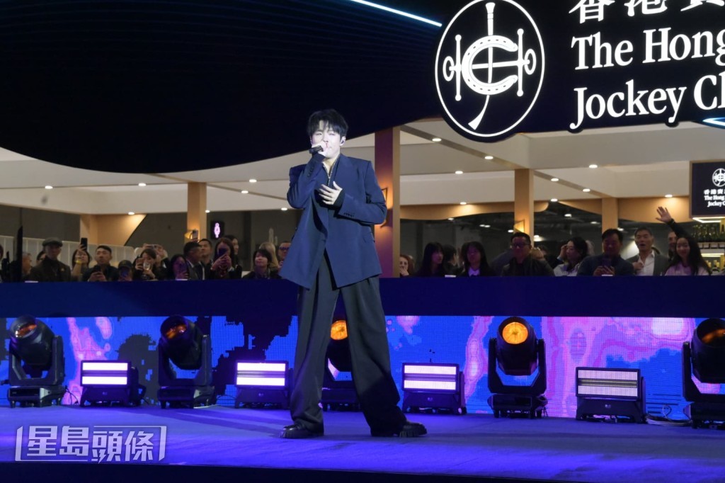  陳卓賢（Ian）今晚（1日）以閉幕表演嘉賓身份出席「浪琴香港國際馬術盛典2026」。
