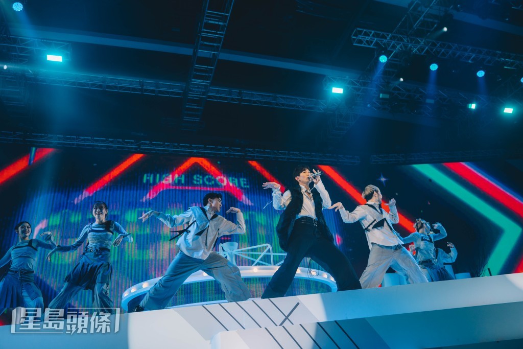 演出亦少不了跳舞環節。 演出亦少不了跳舞環節。