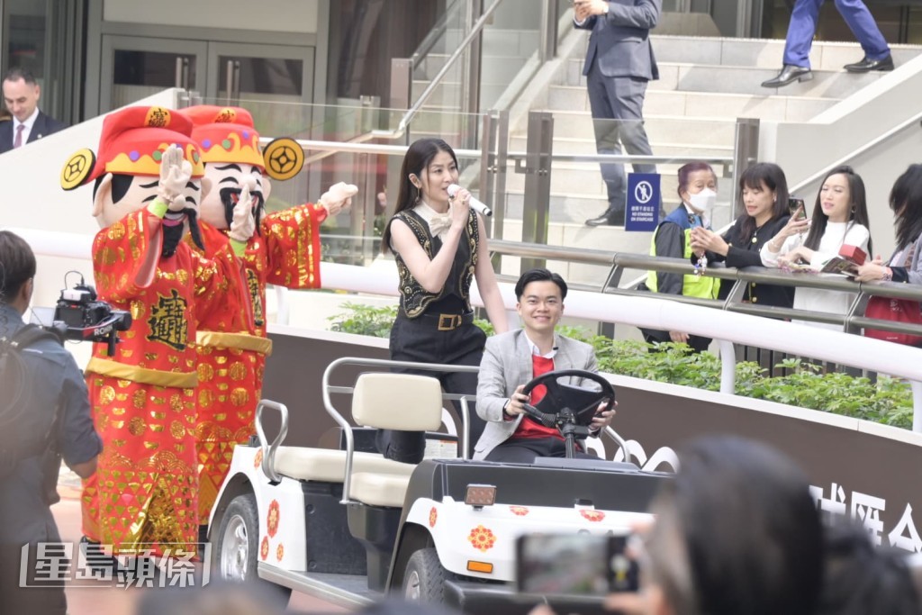 Kelly出席「2026年馬年賽馬日」(賀歲馬)活動。 Kelly出席「2026年馬年賽馬日」(賀歲馬)活動。